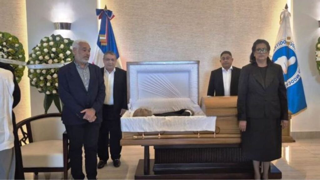 Comisión del PLD acude al velatorio de Ramón Alburquerque