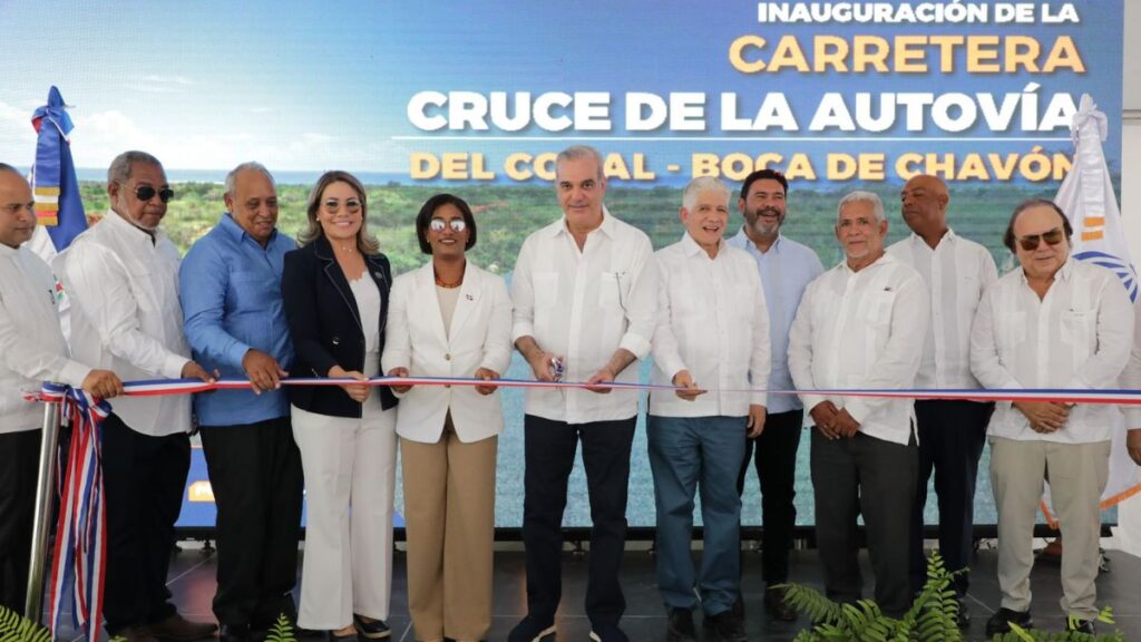 Tras 25 años de espera, presidente Abinader inaugura la carretera de Boca de Chavón