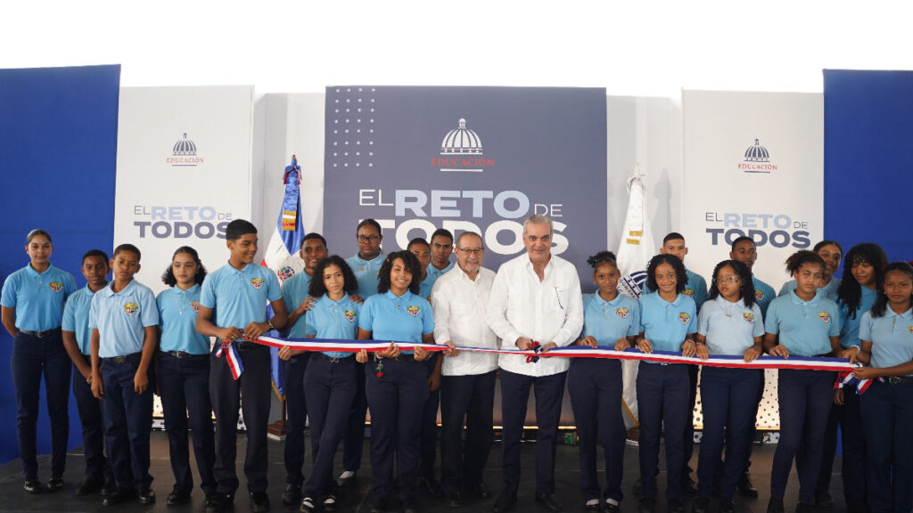 Comunidad educativa de Sabana Perdida celebra nuevas oportunidades para el deporte con entrega de techado escolar